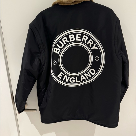 Burberry
Burberry Reversible Detachable Sleeve Jacket - Picture 5 of 15